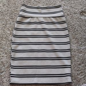 • LuLaRoe Striped Cassie Skirt •